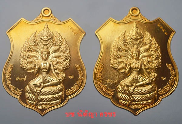 พิมพ์อาร์ม ปาฏิหาริย์เจ้าปู่ศรีสุทโธ รุ่น มหาลาภ หนุนดวง ป่าคำชะโนด อำเภอบ้านดุง จ.อุดรธานี ปี 2560 เนื้อสัตตะ นำฤกษ์ 2 เหรียญ