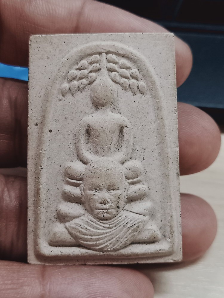 D1474 วัดใจ 50 พรผงสมเด็จ รุ่นเลื่อนสมณศักดิ์ พระครูพิศาลประชาทร (ท่านต้อม) วัดกม.26 ใน วัดพระโพธิสัตวธรรม จ.ยะลา ***ใหญ่ หนา แน่น