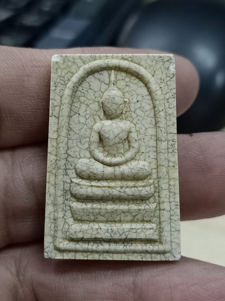 1-485 วัดใจ 50 สมเด็จแตกลายงา พิมพ์นิยม สมเด็จพระพุฒาจารย์ โต พรหมรสี วัดระฆังโฆสิตาราม กรุงเทพ 2548 หลังตรายาง กล่องเดิม***มีมุมหลุด กล่องแตก ขอรับได้