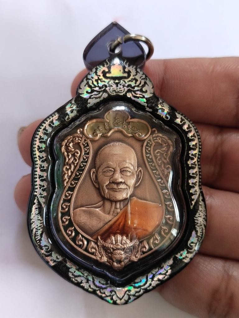 600.-เหรียญเศรษฐีเงินล้าน หลังหนุมานเชิญธงขี่สิงห์ หลวงปู่บุญมา สำนักสงฆ์เขาแก้วทอง ปราจีนบุรี เลี่ยมกรอบยิงเลเซอร์สั่งทำ