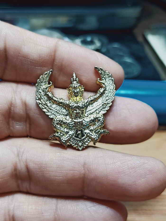 2-1268 G1 วัดใจ 150 องค์พญาครุฑรุ่น ราชาฤกษ์ ที่ระลึกผ้ากฐินพระราชทาน หลวงพ่อวราห์ วัดโพธิทอง บางมด จ.กรุงเทพ 2567 กะไหล่ทอง โค้ด ว กล่องเดิม