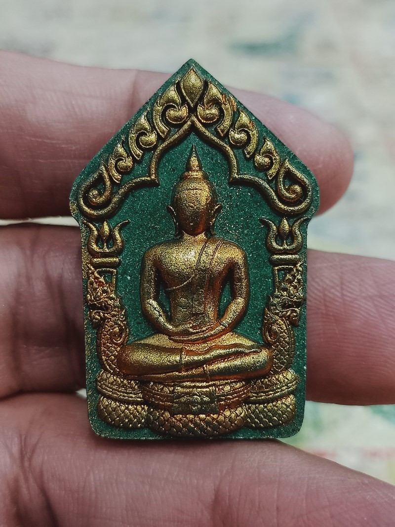 1-1364 วัดใจ 50 พระผงขุนแผน มนต์นาคา ทรัพย์แสนล้าน หลวงปู่บุญมี วัดป่าพิบูลย์โพธิ์ชัย จ.หนองบัวลำภู เขียวเหนี่ยวทรัพย์ ปัดทอง หมายเลข 80 กล่องเดิม***สวยพรีเมี่ยม