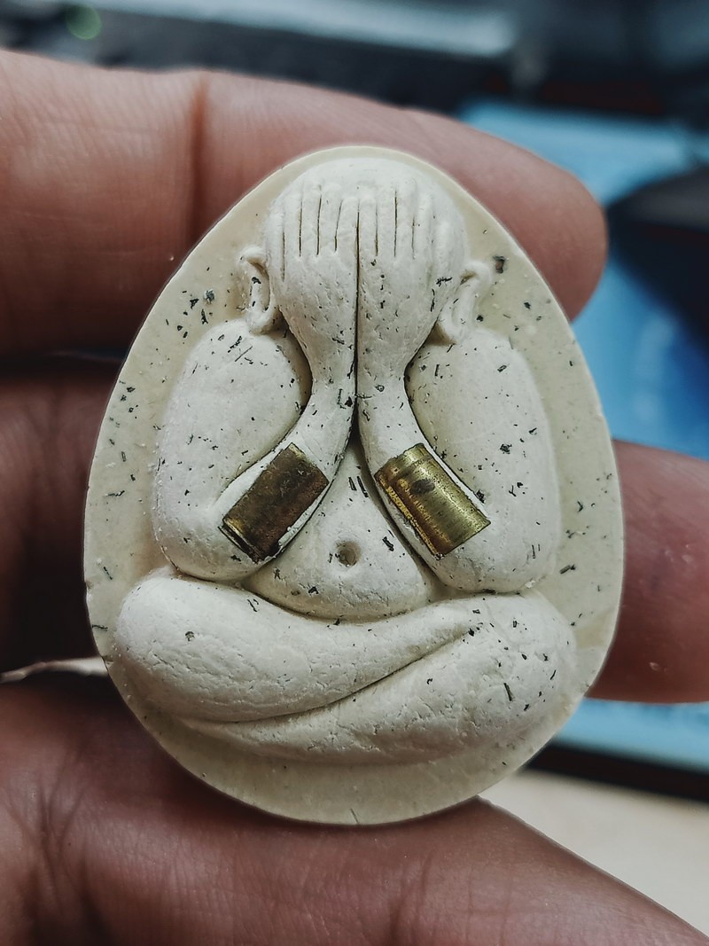 1-990 วัดใจ 50 พระปิดตาจัมโบ้ รุ่นปลดหนี้ 168 หลวงปู่หมุน ฐิตสีโล วัดบ้านจาน อ.กันทรารมย์ จ.ศรีสะเกษ ปี 2566 หมายเลข 1697 กล่องเดิม