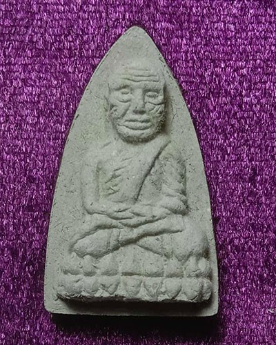 เริ่มต้นที่ 50 บาท พระผงหลวงปู่ทวด รุ่นสรงน้ำ ๖๐ พระอาจาย์แดง วัดไร่ จ.ปัตตานี กล่องเดิม