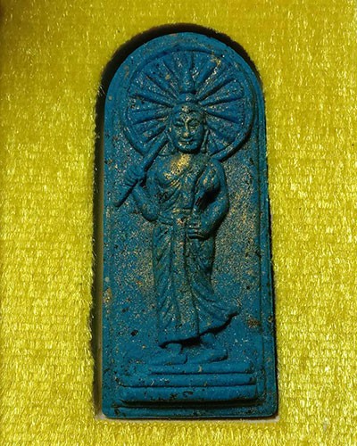 ขุนแผนชมตลาดมหาเสน่ห์  หลวงปู่สอน สิริธัมโม วัดโพธิ์ศรีนาจาน อ.นาเยีย จ.อุบลราชธานี เนื้อน้ำเงิน กล่องเดิม (ราคาจอง 500 )