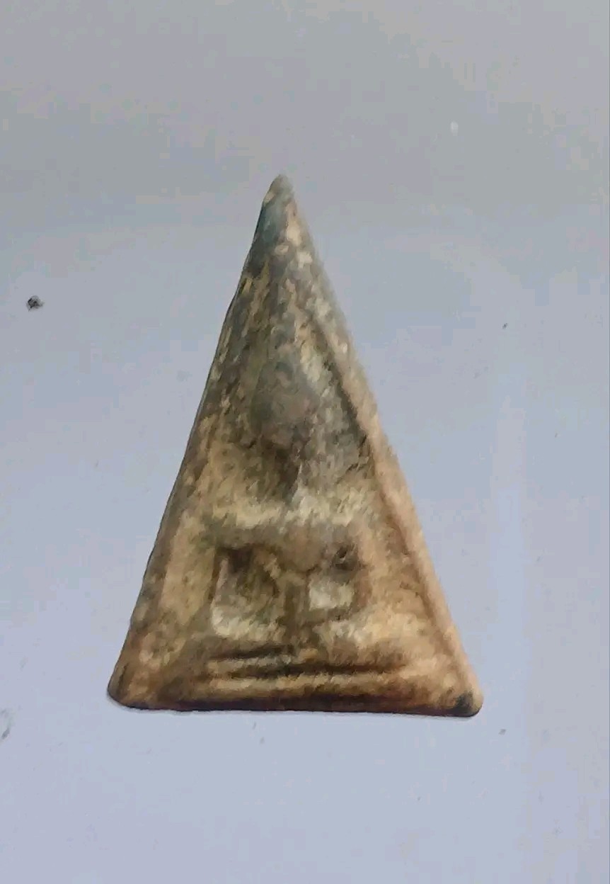 พระนางพญาพิษณุโลก พิมพ์อกนูนเล็ก กรุวัดนางพญา จ.พิษณุโลก