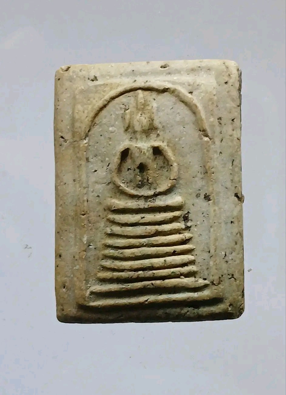 สมเด็จวัดเกศไชโย พิมพ์ 7 ชั้นอกตัน นิยม