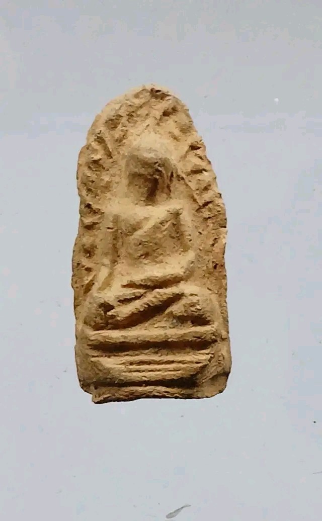 พระรอดรุ่น 1200 ปี วัดมหาวันหลังปั๊มธรรมจักร ปี 2528 เนื้อดินเผา