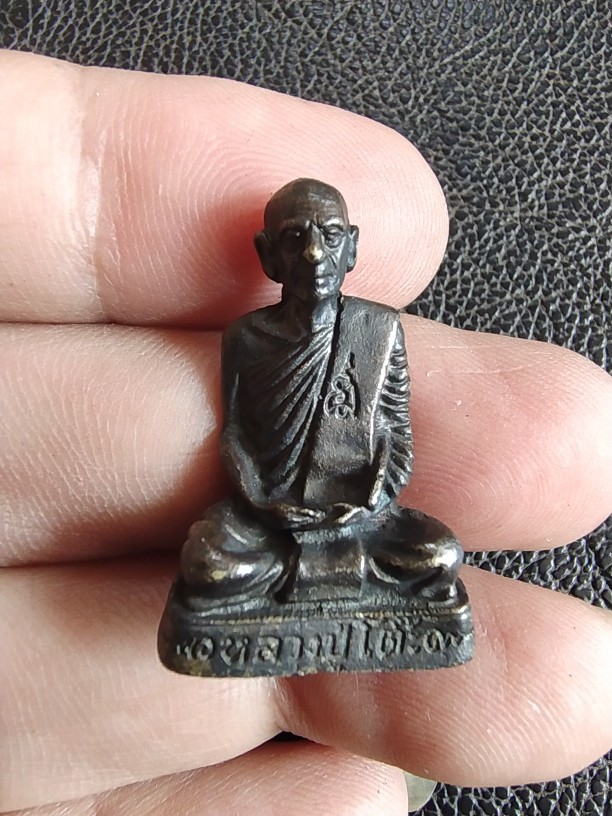 800.- รูปหล่อหลวงปู่โต๊ะ วัดประดู่ฉิมพลี หลัง ป.พ. ปี33 องค์ที่ 3 พร้อมตลับ