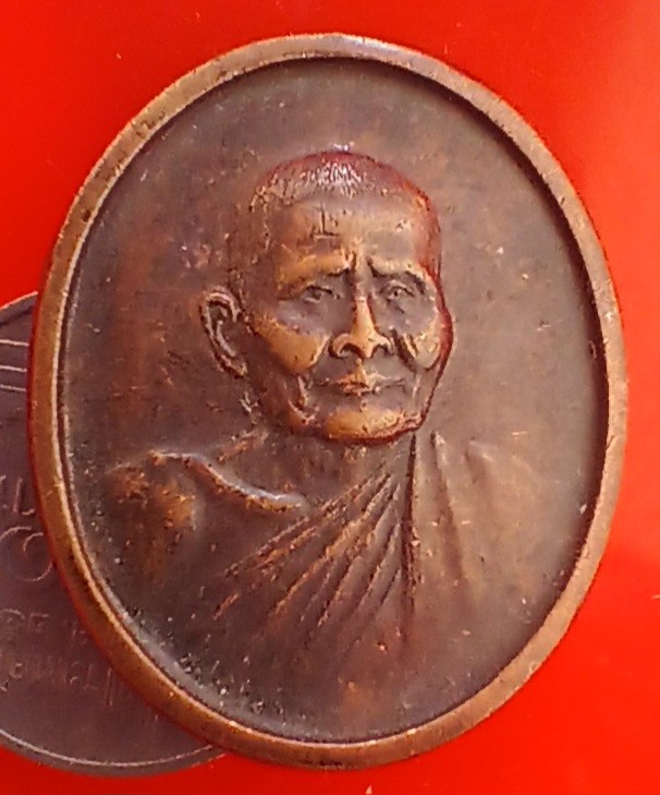 ++2ชิ้น เหรียญหลวงปู่แหวน ปี30(พระราชทานเพลิงฯ)++1