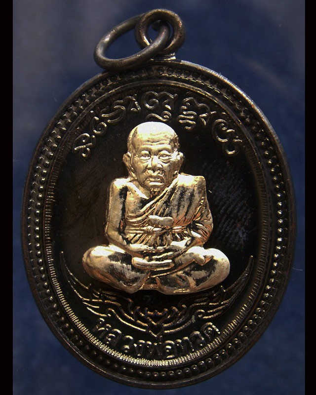 กรรมการ !!! เลข 953...เหรียญหลวงปู่ทวด หลังพ่อท่านเขียว วัดห้วยเงาะ รุ่นกิตติคุโณ 82 เนื้อทองแดงรมดำหน้า-หลังอัลปาก้า โค้ด-เลข พร้อมกล่องเดิม พ.ศ. 2553 สร้างแจกกรรมการ 999 องค์