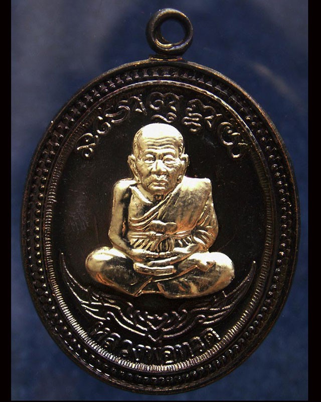 กรรมการ !!! เลข 987...เหรียญหลวงปู่ทวด หลังพ่อท่านเขียว วัดห้วยเงาะ รุ่นกิตติคุโณ 82 เนื้อทองแดงรมดำหน้า-หลังอัลปาก้า โค้ด-เลข พร้อมกล่องเดิม พ.ศ. 2553 สร้างแจกกรรมการ 999 องค์