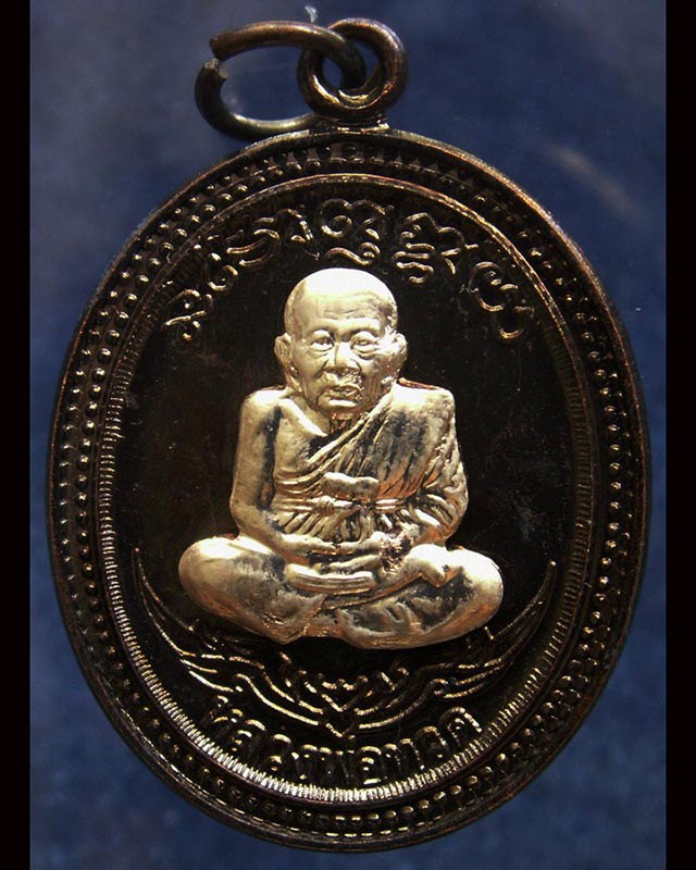 กรรมการ !!! เลข 905...เหรียญหลวงปู่ทวด หลังพ่อท่านเขียว วัดห้วยเงาะ รุ่นกิตติคุโณ 82 เนื้อทองแดงรมดำหน้า-หลังอัลปาก้า โค้ด-เลข พร้อมกล่องเดิม พ.ศ. 2553 สร้างแจกกรรมการ 999 องค์