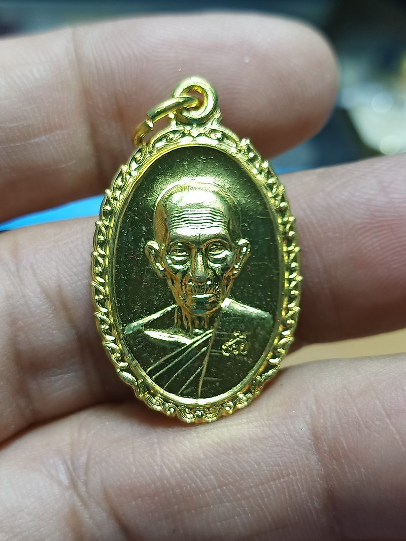 1-719 วัดใจ 50 เหรียญรุ่น รวย รวย เฮง เฮง หลวงพ่อรวย ปาสาทิโก วัดตะโก จ.อยุธยา 2560 ฝาบาตร ไก่ขนสวย กล่องเดิม***รุ่นท้าย แท้ทัน ประสพการณ์มากมาย