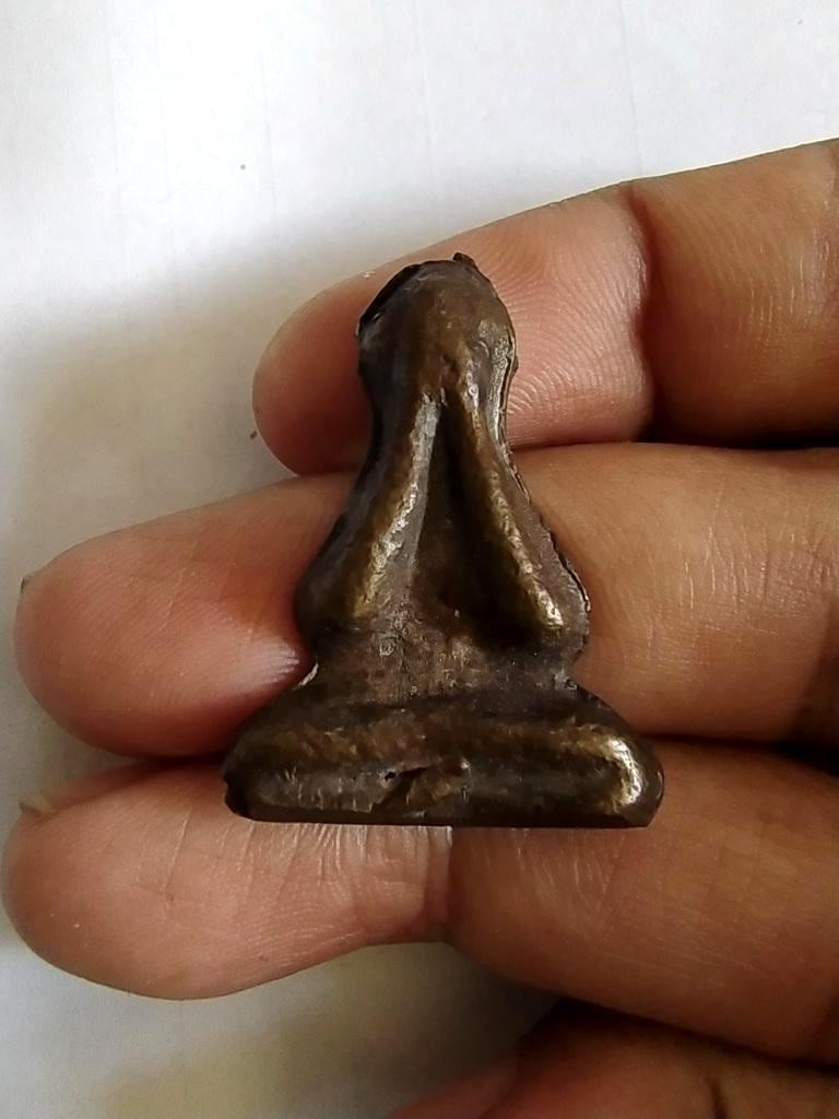 250.-พระปิดตาเนื้อโลหะ หลังยันต์