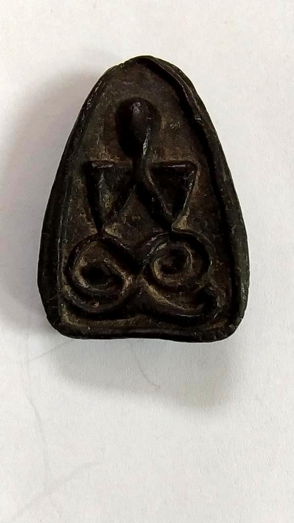 300.-พระปิดตาหลังยันต์ ไม่ทราบที่