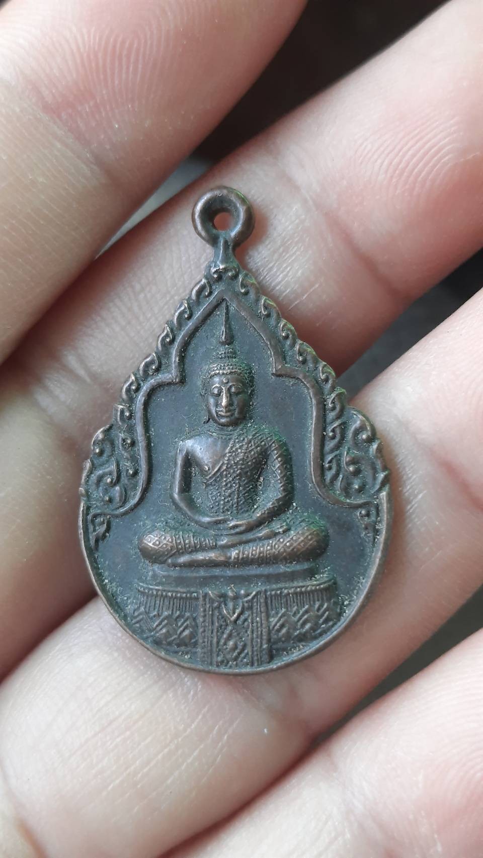 เหรียญพระแก้วมรกต หลัง ภปร. ที่ระลึกฉลองกรุง 200 ปี วัดพระศรีรัตนศาสดาราม กรุงเทพฯ+++ม1