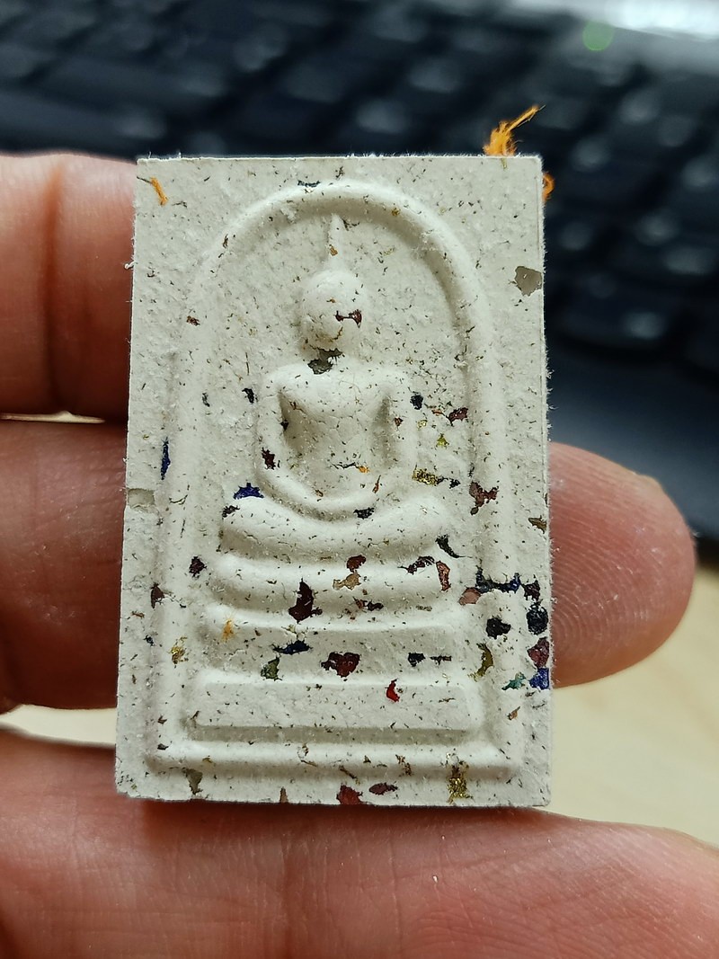 1-1818 วัดใจ 50 พระสมเด็จ ผงเก่า 100 ปี วัดระฆัง สู่สมเด็จ 119 วัดทุ่งนาใหม่ รุ่นเหนือดวงปัญจภาคี หลวงปู่อิ่ม 106 ปี จ.นครศรีธรรมราช 2566 หลังตรายาง หมายเลข 2216 กล่องเดิม