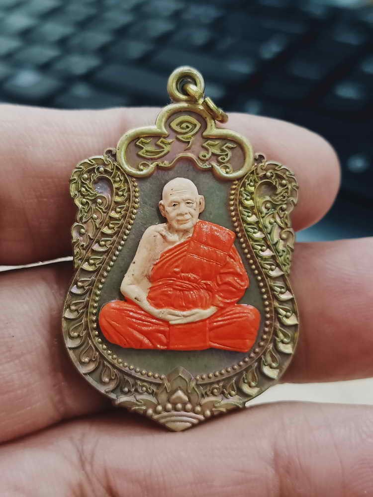 2-1541 วัดใจ 100 เหรียญเสมาฉลองครบ 7 รอบ พ่อท่านผ่อง วัดแจ้ง อ.เมือง จ.พัทลุง 2567 ชนวนมันม่วง เพ้นท์องค์ หมายเลข 103 กล่องเดิม***สวยเดิม