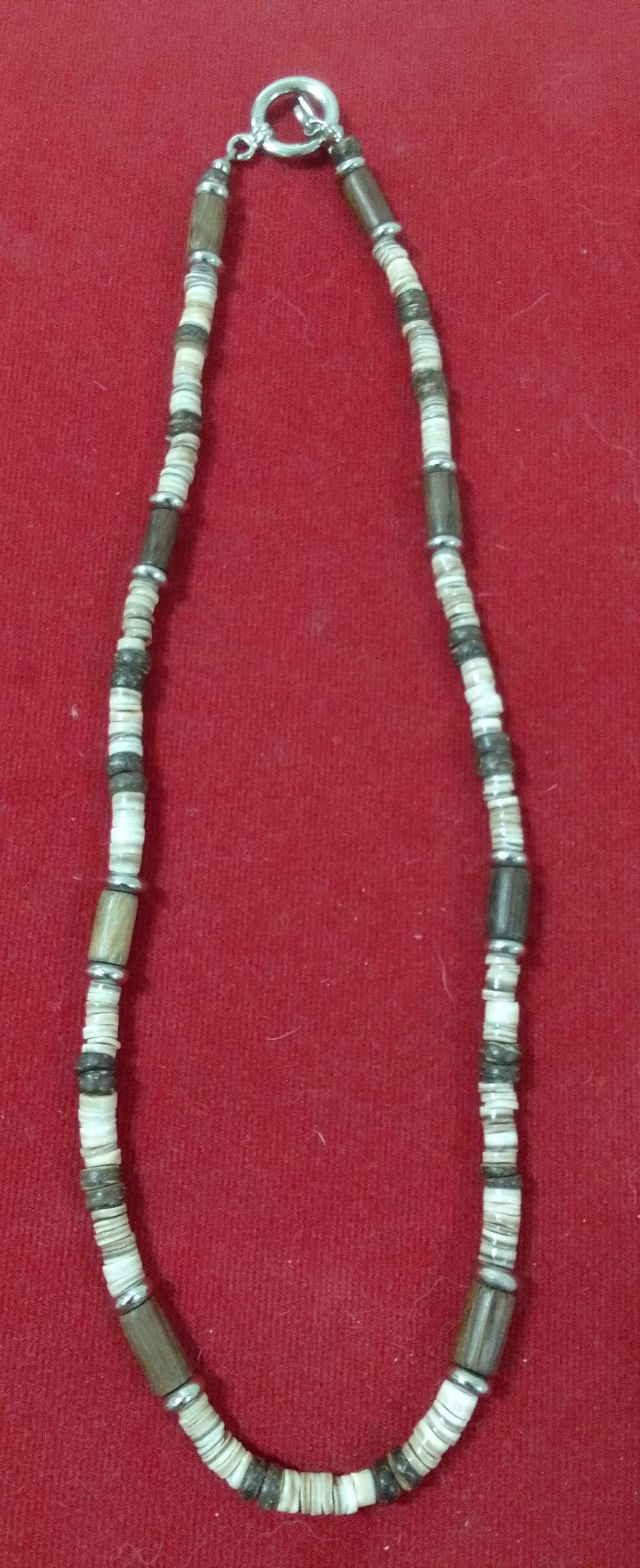 สร้อยคอ งานวินเทจญี่ปุ่น ร้อยจากไม้มงคล แว่นเปลือกหอยทะเลลึกคล้ายลูกปัดแผ่นแบบโบราณ คั่นเม็ด