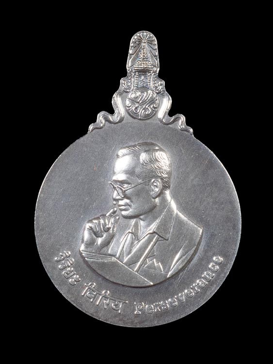 4000.-เหรียญพระมหาชนก พิมพ์เล็ก เนื้อเงิน พร้อมตลับและหนังสือ