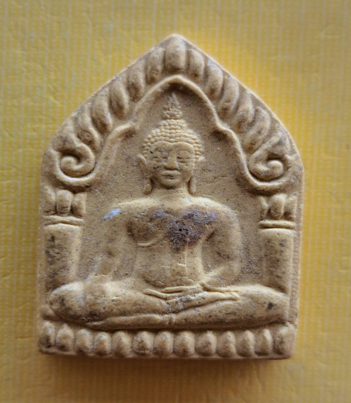 พระขุนแผนต่อเงินต่อทอง วัดสิงห์ทอง จ.ลพบุรี ฝังตะกรุดเงิน ๑ ดอก