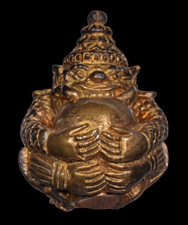 พระราหูอมจันทร์ หลวงปู่เหลือ รุ่นเหลือพันล้าน เนื้อนวโลหะ วัดท่าไม้เหนือ อุตรดิตรถ์  พร้อมบัตรรับรอง