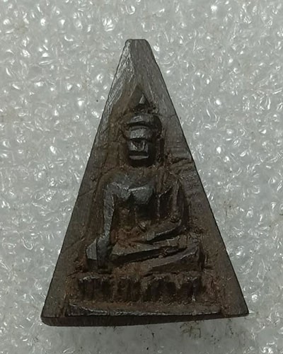 เริ่มต้นที่ 50 บาท พระนางพญา ไม้งิ้วดำพิมพ์เล็กแกะสลัก