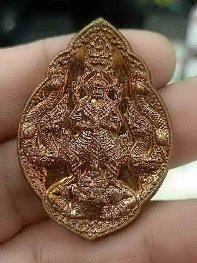 2-495 วัดใจ 100 เหรียญท้าวเวสสุวรรณ รุ่นแรก วัดศิลาอาสน์(คายนอก) แม่ฮาย เชียงใหม่ ปี 2563 หมายเลข 28 กล่องเดิม