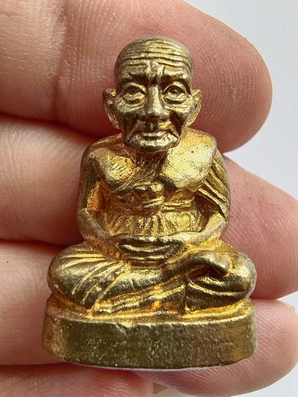 600.-รูปหล่อหลวงปู่ทวดหล่อตัน รุ่นมหาราช ปี38 เนื้อกะไหล่ทอง