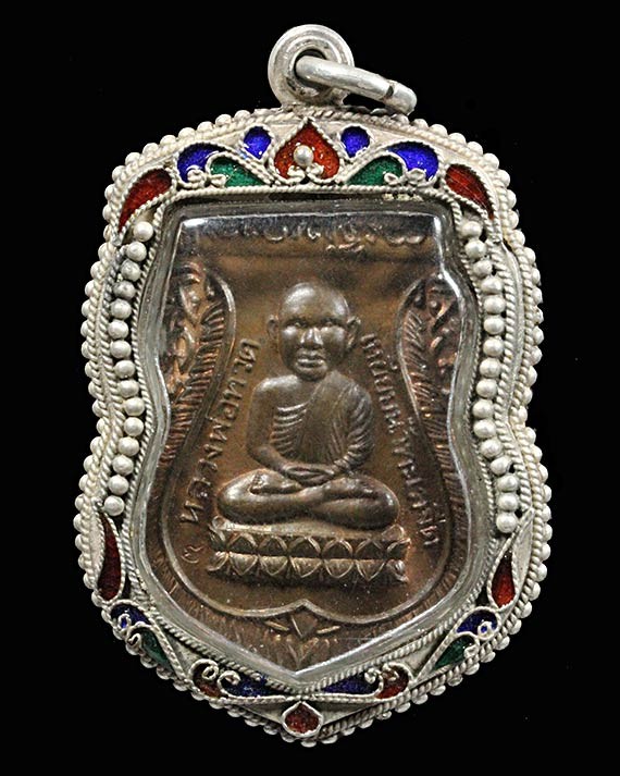 2000.-เหรียญหลวงปู่ทวด รุ่นชนะคน ปี2538 เนื้อทองแดง ออกวัดสุทัศน์ฯ เลี่ยมเงินลงยาสุโขทัย