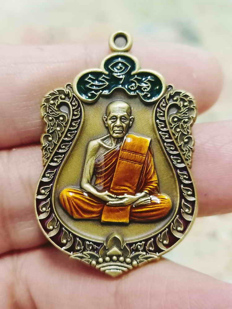 2-1768 วัดใจ 150 เหรียญเสมา 8 รอบ หลวงปู่นิ่ม โชติธัมโม วัดพุทธมงคล จ.สุพรรณบุรี 2566 ทองทิพย์ซาติน ลงยาขอบ จีวร หมายเลข 135 กล่องเดิม