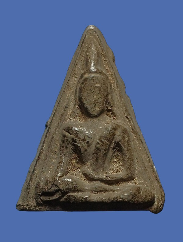 พระนางพญาหลวงปู่โต๊ะ พิมพ์สังฆาฏิ ปี 2472 วัดประดู่ฉิมพลี เนื้อดิน กรุงเทพมหานครฯ นิยมสุดในพิมพ์นางพญาครับ  หายากมาก ตัวจริง ทันแท้ ดูง่าย ครับ น่าแขวนมากๆครับ + บัตรรับรอง DD  a94