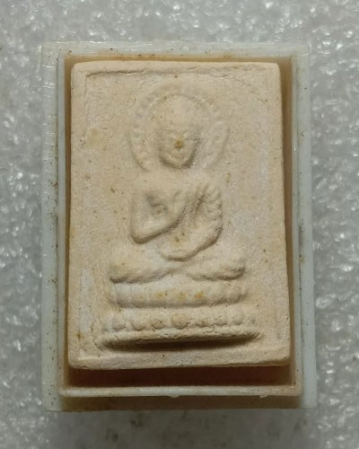 เริ่มต้นที่ 50 บาท พระผงพุทธประทานพร หลังยันต์ห้า กล่องเดิม