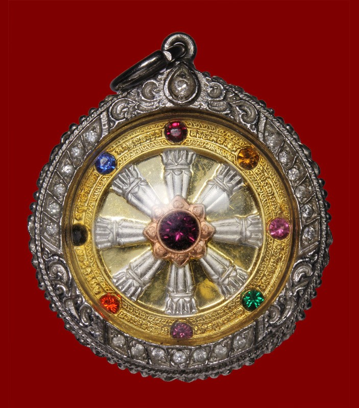 เหรียญนพรัตน์นพคุณ หลวงพ่อพูล ปี 2549 เนื้อสามกษัตริย์ฝังพลอย วัดไผ่ล้อม จ.นครปฐม  + บัตร DDpra  a100