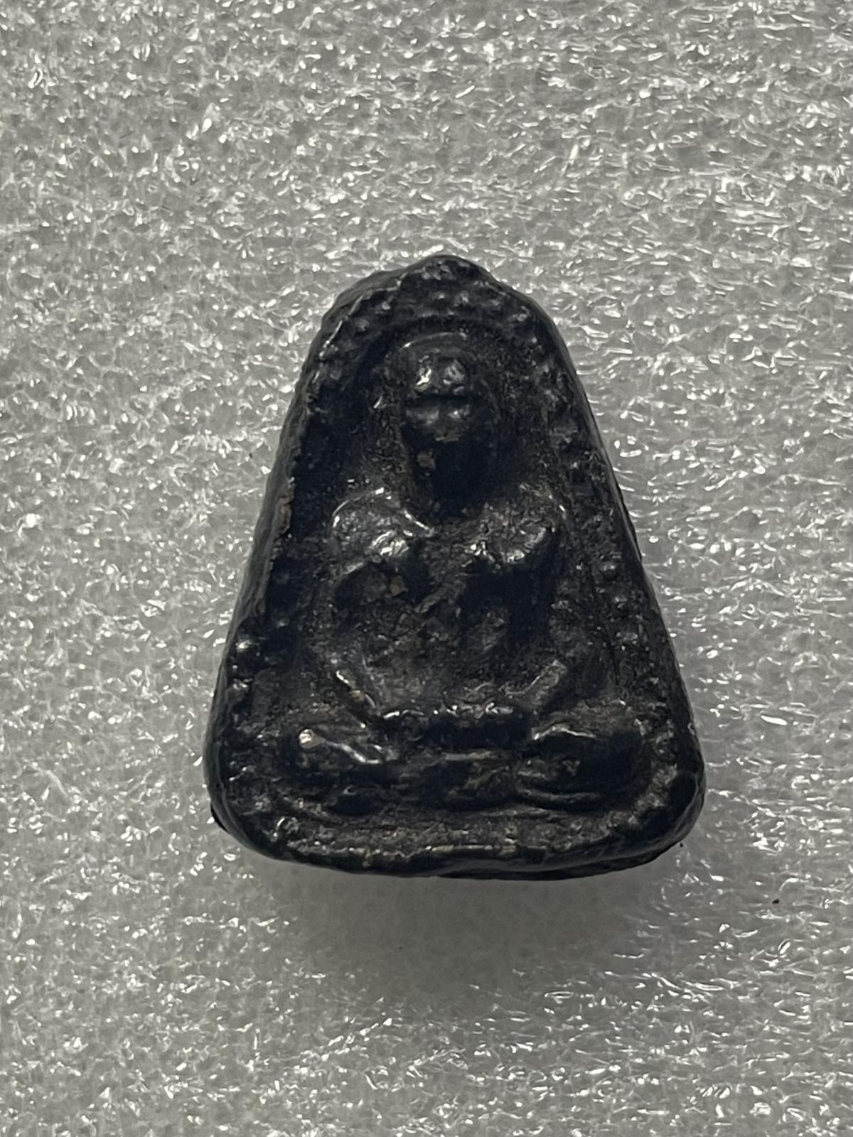 วัดใจ 120 บ หลวงพ่อเงิน เนื้อดินจุ่มรัก