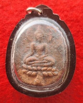 พระขุนแผนใบพุทรา เนื้อดินเก่าๆ พร้อมเลี่ยมพลาสติกกันน้ำ