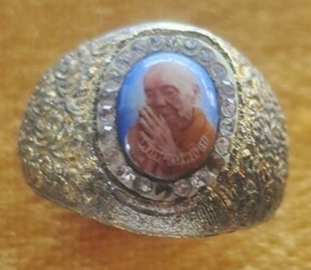 แหวนพ่อท่านคล้าย วัดสวนขัน หัวฝังล็อคเก็ตฉากฟ้า