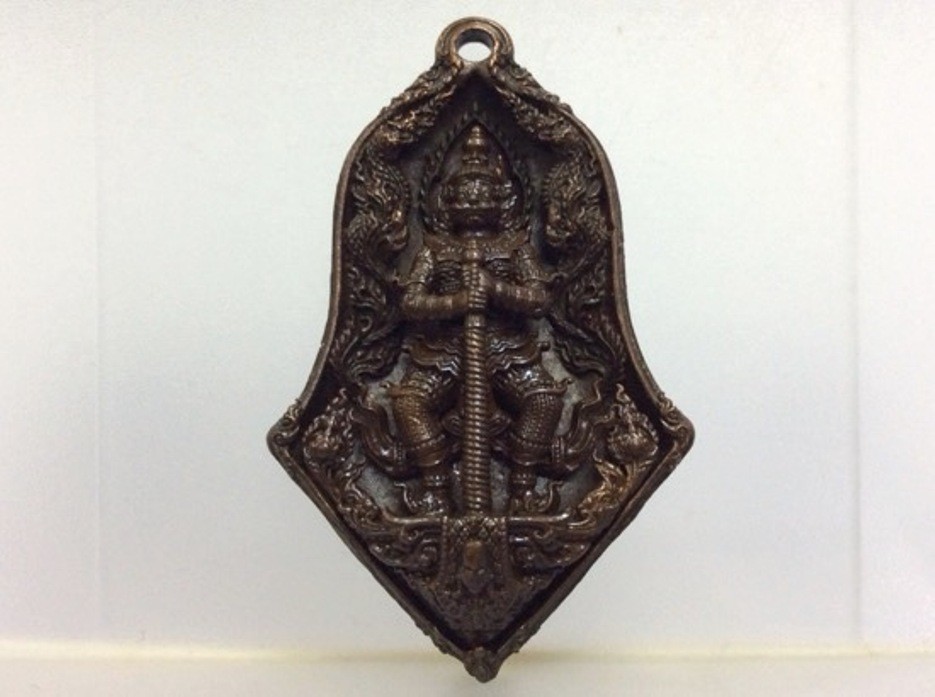 800.-เหรียญท้าวเวสสุวรรณ รุ่น จำปีพุทธศิลป์ หลวงพ่ออิฏฐ์ วัดจุฬามณี ปี2563 เนื้อทองแดงรมดำมันปู พิมพ์ใหญ่ หล่อตัดแบ่งจากช่อ