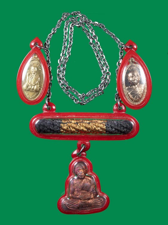 4500.- พระชุดหลวงปู่แผ้ว 3องค์ พร้อมสร้อยและตะกรุดทั้งชุด