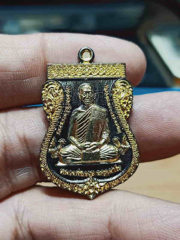 2-1265 วัดใจ 100 เหรียญเสมามหามงคล เลื่อนยศ เลื่อนบารมี หลวงพ่อรวย วัดมาบตาพุด จ.ระยอง ปี 2565 งาน BRD ชุบทอง โค้ด รวย หมายเลข 181 กล่องเดิม