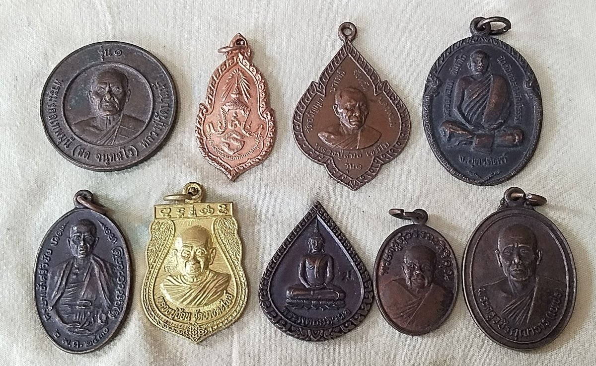 เหรียญเกจิ 9 เหรียญ 9 คณาจารย์