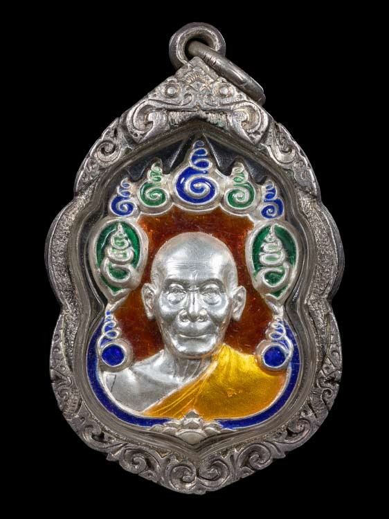 3000.-เหรียญ 9 ยอด หลวงพ่อพูล วัดไผ่ล้อม อายุครบ 90 ปี ปี2545 จ.นครปฐม เนื้อเงินลงยา เลี่ยมเงิน องค์ที่1