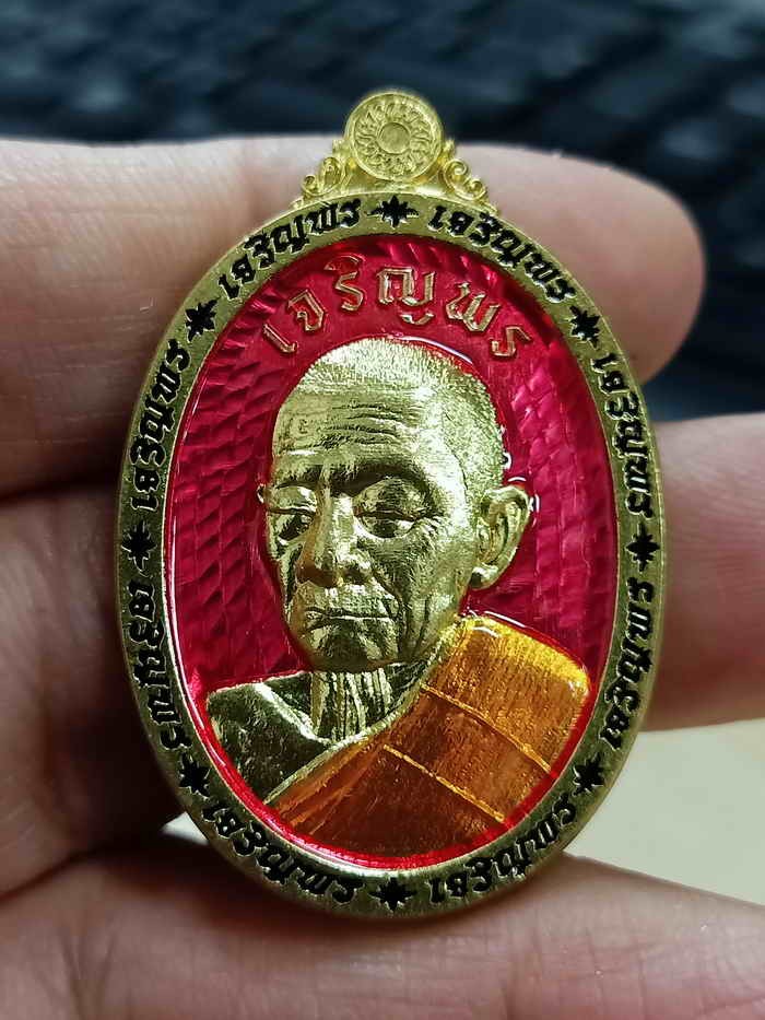 2-1921 วัดใจ 100 เหรียญหันข้าง เจริญพร หลวงปู่บุญมา สำนักสงฆ์เขาแก้วทอง จ.ปราจีนบุรี 2567 ทองฝาบาตร พื้นชมพู ขอบดำ หมายเลข 10 สร้าง 73 กล่องแทน