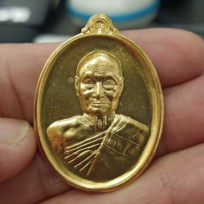 2-482 วัดใจ 100 เหรียญเจริญสุข หลวงพ่อแสวง วัดลาดปลาดุก จ.นนทบุรี ปี 2559 เนื้อทองทิพย์ ไม่ตัดปีก หมายเลข 744 กล่องเดิม