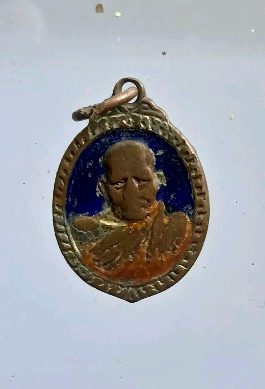 เหรียญลงยา หลวงปู่แหวน รุ่นถิ่นกำเนิด