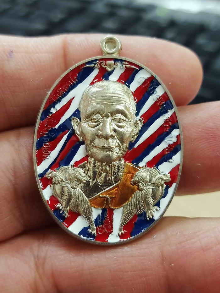 2-1836 วัดใจ 100 เหรียญเจ้าสัวมหาบารมี หลวงปู่บุญมา สำนักสงฆ์เขาแก้วทอง จ.ปราจีนบุรี 2564 อัลปาก้า ลงยา หมายเลข 107 กล่องเดิม