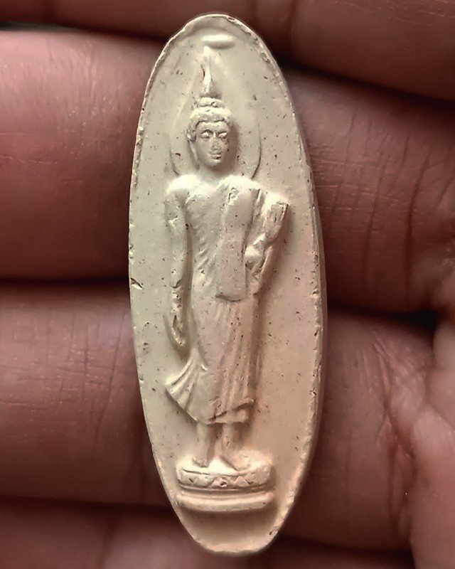 2.พระ 25 พุทธศตวรรษ เนื้อดินแร่ พิมพ์ร่มโพธิ์ร่มไทร พิมพ์นิยม หายากมาก