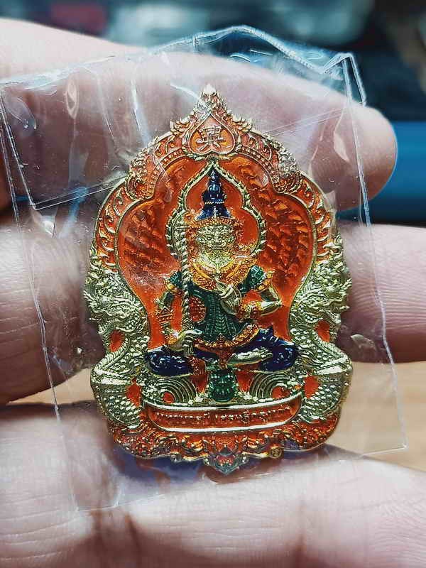 2-1146 1G#86 วัดใจ 100 เหรียญท้าวเวสสุวรรณ มหาบารมี เศรษฐีกรุงเก่า หลังเฉลวเพชร 7 ตา(ตาข่ายดักทรัพย์) หลวงพี่เลี้ยง วัดจอมเกษ จ.พระนครศรีอยุธยา 2567 ทองทิพย์ ลงยาส้มหน้า-หลัง หมายเลข 86 ไม่มีกล่อง