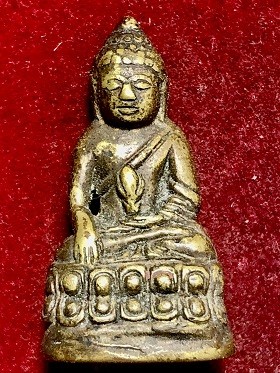 พระกริ่ง(หลังฐาน) พิมพ์เล็ก เนื้อทองเหลืองเก่า  ไม่ทราบที่